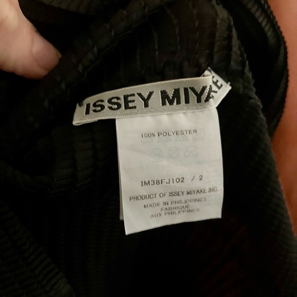 Issey Miyake Black Checkered Pleats Top, size 2 (Small equivalent) - Picture 9 of 9